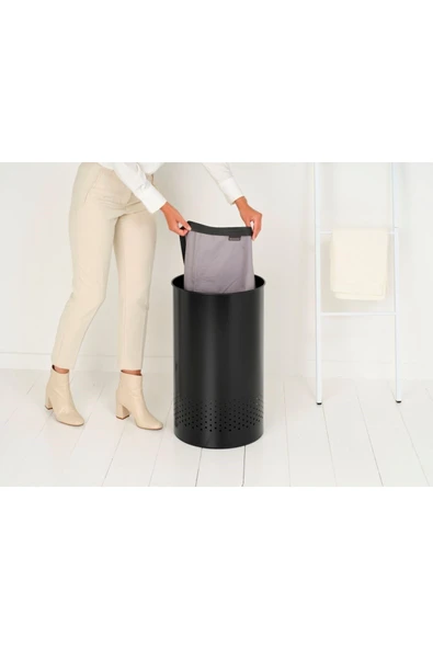 Brabantia Matt Black Plastik Kapaklı Çamaşır Sepeti 60lt - Resim 2