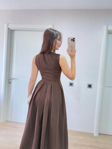 V Yaka Uzun Kolsuz Elbise- Kahverengi - Resim 3
