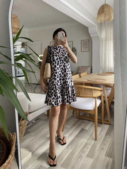 Kadın Kolsuz Sırttan Bağlamalı Fırfırlı Leopar Desenli Süprem Elbise - Resim 2