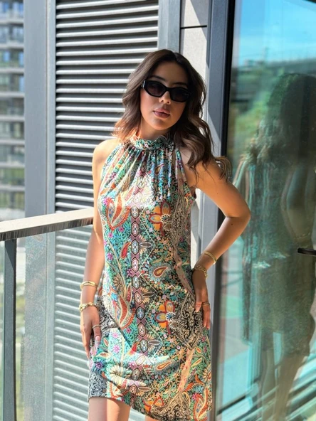 Kadın Kolsuz Boyundan Askılı Desenli Midi Süprem Elbise ürün görseli