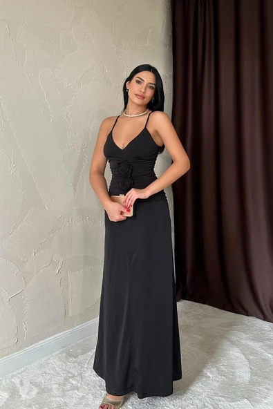 Siyah Büzgülü Uzun Güllü Elbise ürün görseli