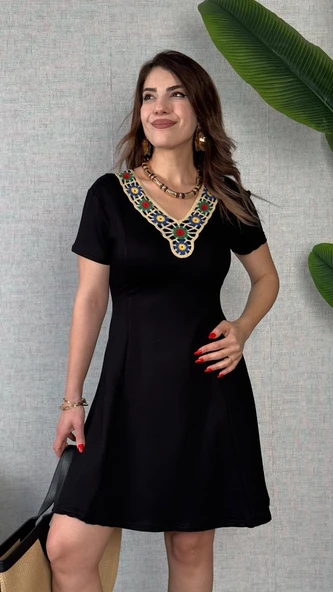 Kadın Penye Kumaş Çiçek Desenli Nakışlı Elbise ürün görseli