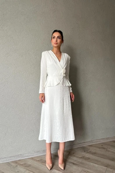 Ekru Pile Detaylı Kruvaze Elbise ürün görseli