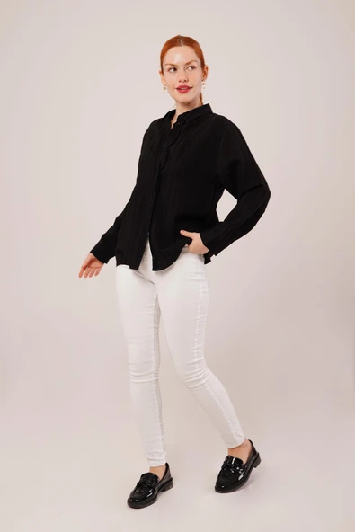 Düğmeli Ve Çizgi Detaylı Siyah Gömlek - Resim 2