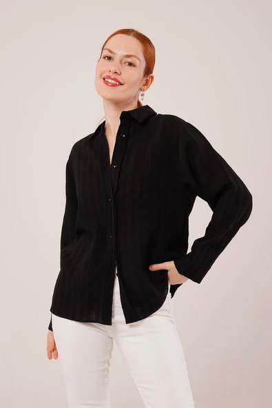 Düğmeli Ve Çizgi Detaylı Siyah Gömlek - Resim 3