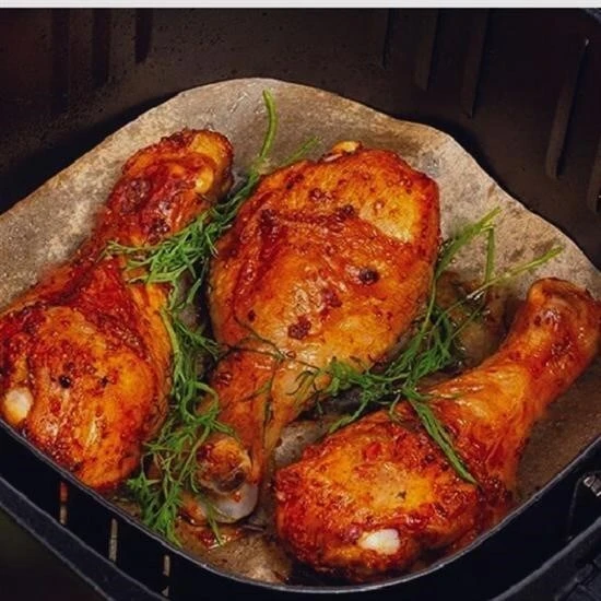 100 Adet Air Fryer Pişirme Kağıdı Tek Kullanımlık Yağ Su Geçirmez Yapışmaz Deliksiz Düz Kare Model - Resim 7