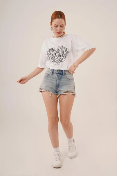 Kalp Baskılı Crop Beyaz Tişört - Resim 8