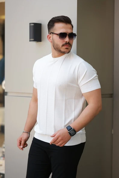 Erkek Desenli çizgi Kabartmalı Kısa Kollu Tişört ürün görseli