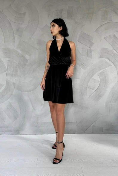 Siyah Boyundan Geçmeli Elbise