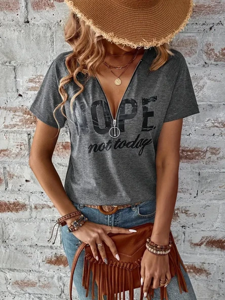 Kadın Kısa Kollu önden Fermuarlı Yazı Baskılı Viskon Bluz - Resim 8