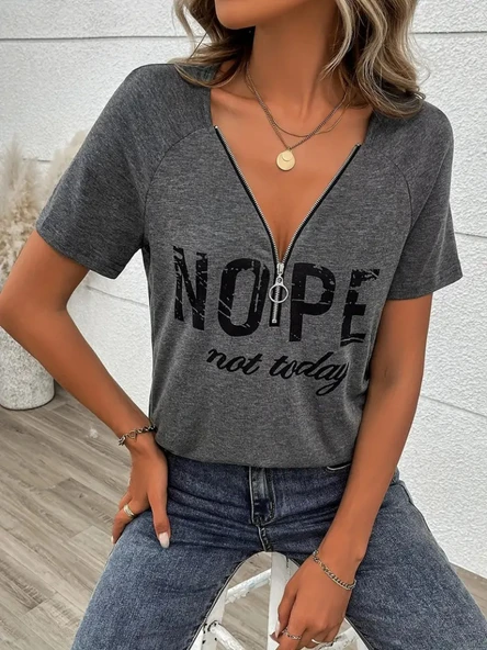 Kadın Kısa Kollu önden Fermuarlı Yazı Baskılı Viskon Bluz - Resim 3