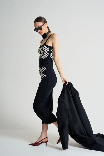 Jakarlı İnce AskılıTriko Takım - Siyah-Beyaz Kayısı - Resim 5