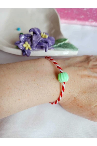 Marteniçka Bileklik Yeşil Plastik Boncuklu Şans Bereket Arkadaş Sevgili Eş Çocuk Hediye Bahar Kartlı - Resim 2