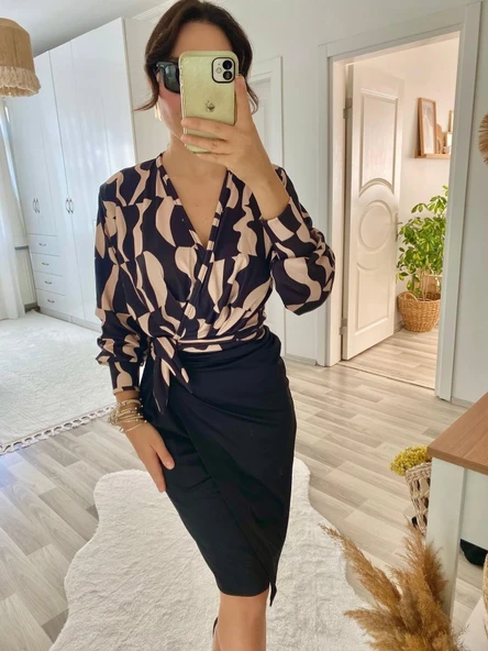 Kadın Uzun Kollu Kruvaze Yaka Dijital Baskılı Fiyonk Detay Dalgıç Kumaş Elbise - Resim 4