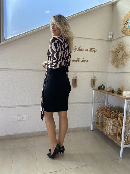 Kadın Uzun Kollu Kruvaze Yaka Dijital Baskılı Fiyonk Detay Dalgıç Kumaş Elbise - Resim 3