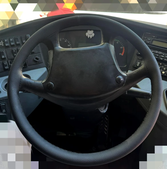 DİKİŞLİ DİREKSİYON KILIFI SİYAH DERİ SİYAH DİKİŞLİ SETRA OTOBÜS İÇİN ürün görseli