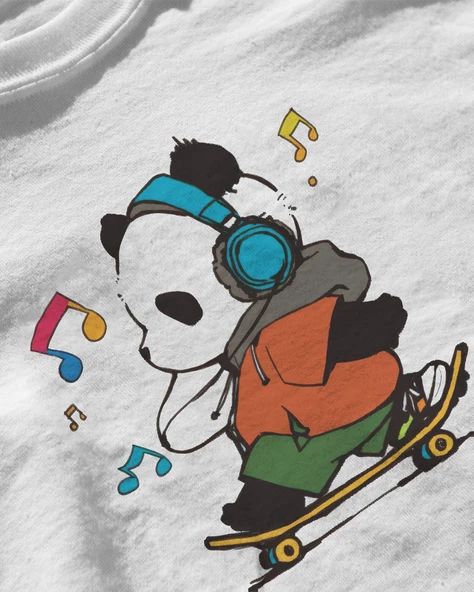 Erkek Beyaz Relaxed Fit %100 Pamuk Tişört – Kaykaycı Panda Karikatür Baskılı - Resim 3