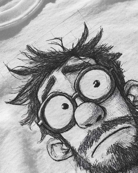 Erkek Beyaz Relaxed Fit %100 Pamuk Tişört – El Çizimi Karakalem Portre Baskılı - Resim 3