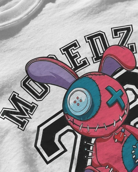 Erkek Beyaz Relaxed Fit %100 Pamuk Tişört – “Moredz Mouse 23” Karikatür Patch Baskılı - Resim 3