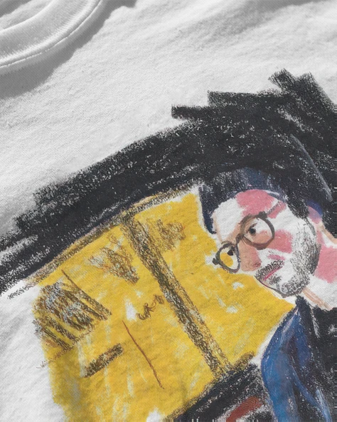 Erkek Beyaz Relaxed Fit %100 Pamuk Tişört – El‑Çizimi Portre Baskılı - Resim 3