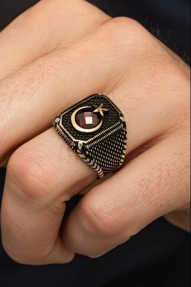 Ayyıldız Desenli Kırmızı Taşlı 925 Erkek Gümüş Yüzük ürün görseli