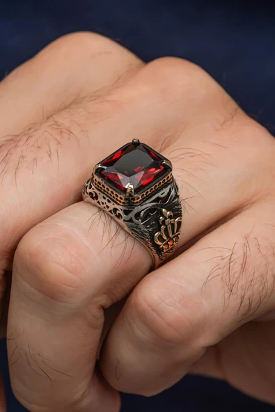 Kare Kırmızı Taşlı Kral Motifli 925 Gümüş Erkek Yüzük ürün görseli