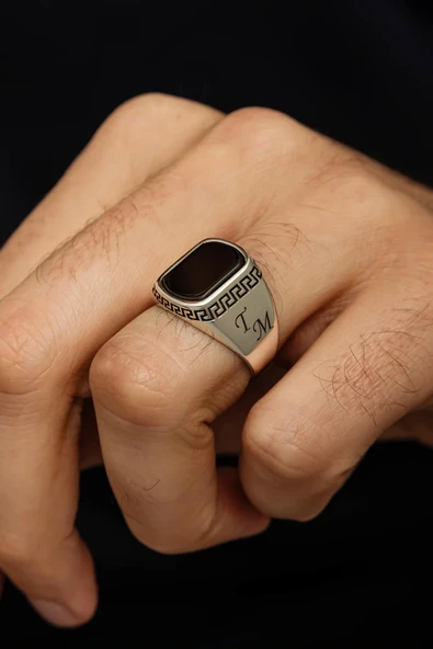 Siyah Oniks Taşlı Grek Motifli Harfli 925 Erkek Gümüş Yüzük - Resim 5