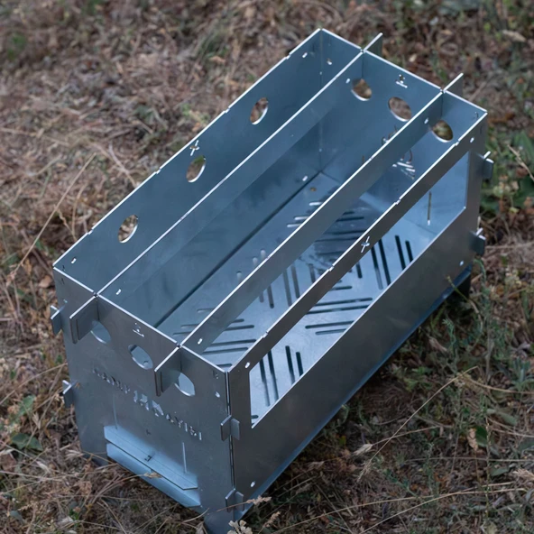 Kamp Ayısı® PyroWide™ Geniş Katlanır Metal Ateş Kutusu - 2mm Gri Galvaniz Çelik, Çantalı, 39.5 x 26.5 x 21 cm - 5