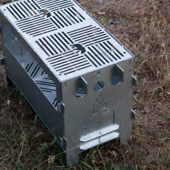 Kamp Ayısı® PyroWide™ Geniş Katlanır Metal Ateş Kutusu - 2mm Gri Galvaniz Çelik, Çantalı, 39.5 x 26.5 x 21 cm - 7