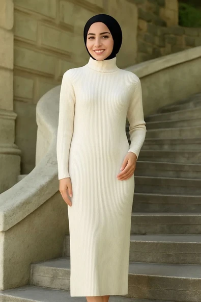 Kadın Boğazlı Uzun Fitilli Tesettüre Uygun Triko Dokuma Elbise - Beyaz ürün görseli 1