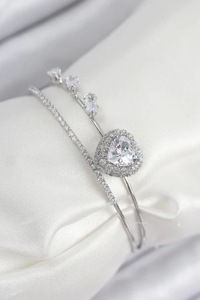 Pirinç Zirkon Taşlı Kalp Model Gümüş Renk Kadın Bileklik