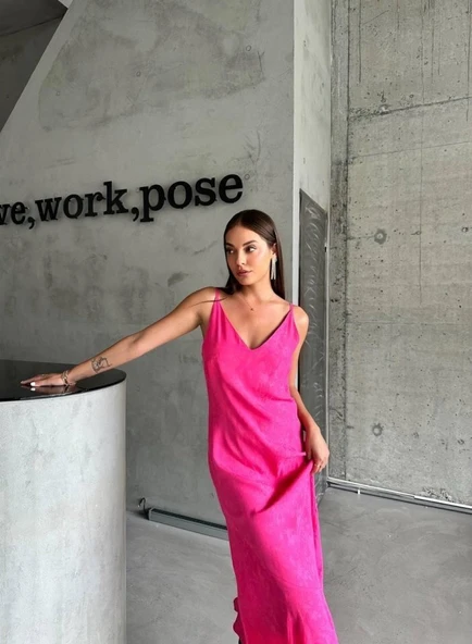 JAKARLI ASKILI SATEN ELBİSE ASİMETRİK - Pembe - Resim 4