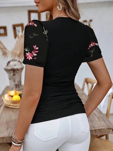 Kadın Kısa Kollu çiçek Nakışlı V Yakalı Viskon Bluz - Resim 2