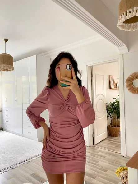 Kadın Uzun Kollu V Yakalı Yanlardan Büzgülü Kısa Sandy Elbise - Resim 5