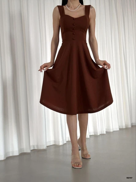 Kadın Krep Kumaş Askılı Kalp Yaka Düğme Detay Midi Boy Elbise ürün görseli