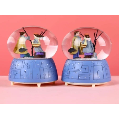 IŞIKLI MÜZIKLI KAR KÜRESI ORTA BOY ürün görseli