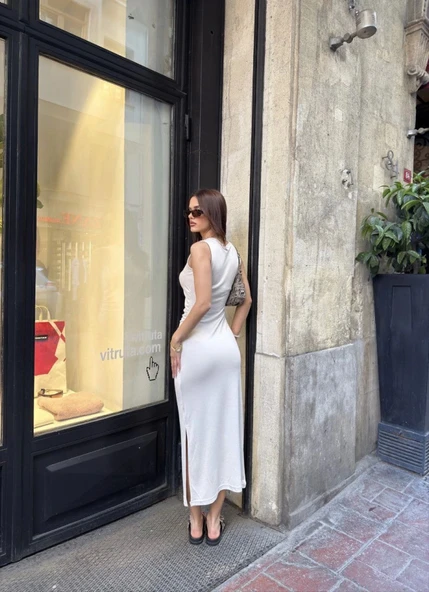 Osy Modal Yumuşak Dokulu Kumaş Bisiklet Yaka Sıfır Kolsuz Yırtmaçlı Uzun Elbise - Beyaz - Resim 4