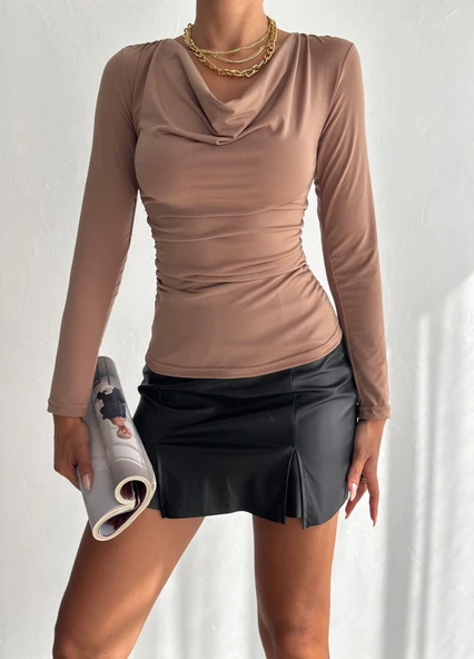 Kadın Sandy Kumaş Degaje Yaka Uzun Kollu Bluz ürün görseli