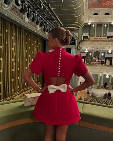 Kadın Atlas Kumaş Iç Astarlı Gizli Fermuarlı Inci Düğme Detaylı Mini Elbise ürün görseli