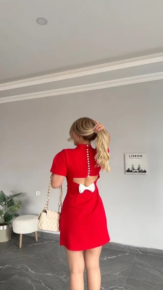 Kadın Atlas Kumaş Iç Astarlı Gizli Fermuarlı Inci Düğme Detaylı Mini Elbise - Resim 3