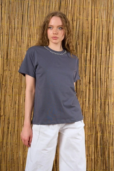 Yakası Taşlı Tshirt - Füme - Resim 2