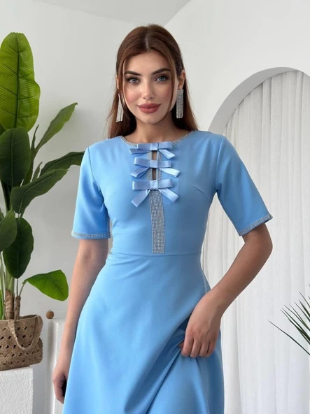 Wera Taşlı Fiyonk Detaylı Elbise ürün görseli