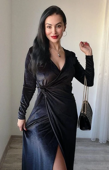 Kadın Uzun Kollu Kruvaze Yaka Yırtmaçlı Kadife Elbise ürün görseli