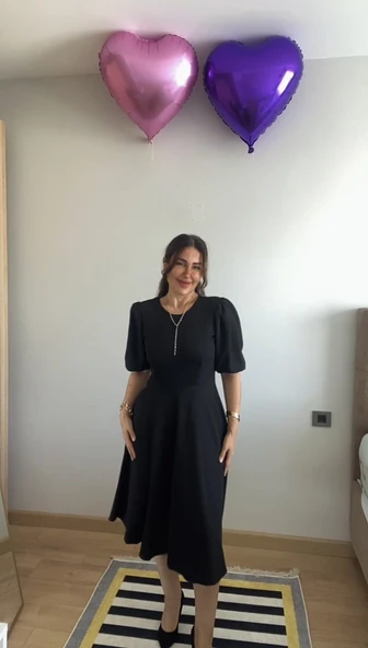 Kadın Kısa Balon Kollu Bisiklet Yaka Kiloş Janjan Krep Elbise ürün görseli