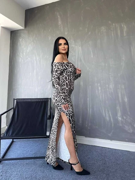 Kadın Madonna Yaka Dalgıç Kumaş Leopar Desen Maxi Boy Derin Yırtmaçlı Elbise - Resim 3