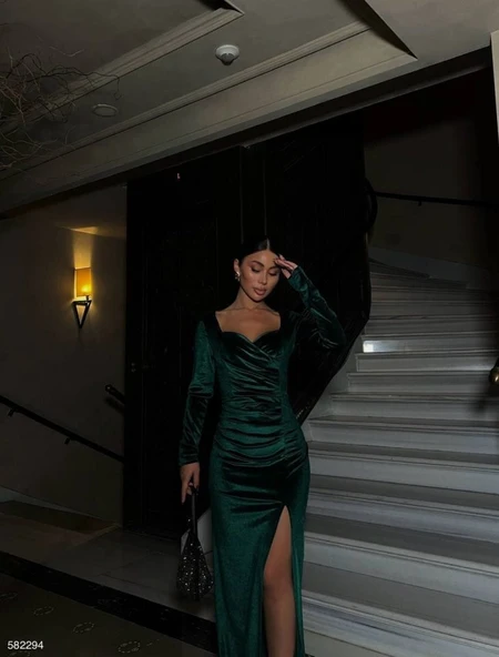 Kadın Kadife Kumaş Kalp Yaka Yırtmaç Detaylı Maxi Boy Elbise - Resim 2