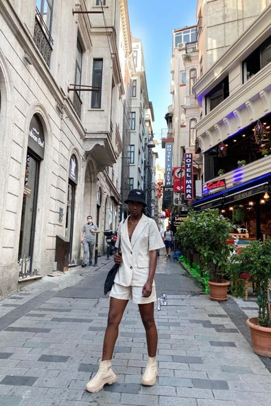 Bej Ceket Ve Şort Takım ürün görseli