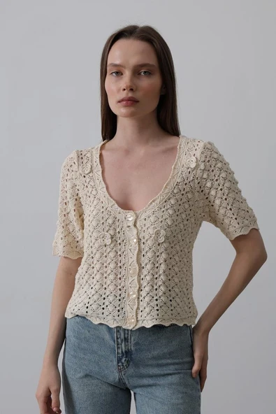 Çiçek Detaylı Düğmeli Triko - Ekru - Resim 2