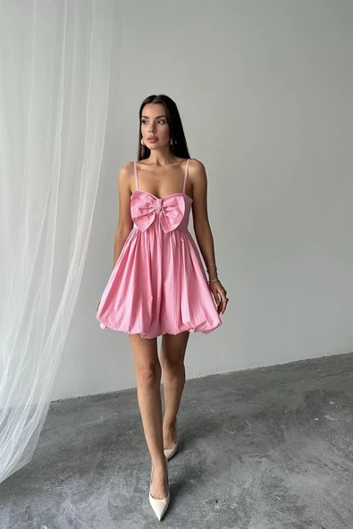 Pembe Önü Fiyonklu Askılı Elbise ürün görseli