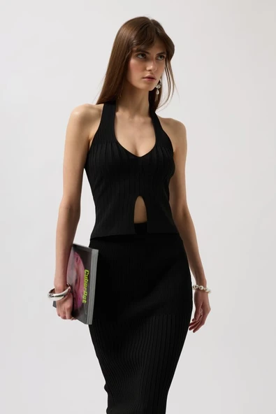 V Detay Dokulu Crop Bluz - Resim 3